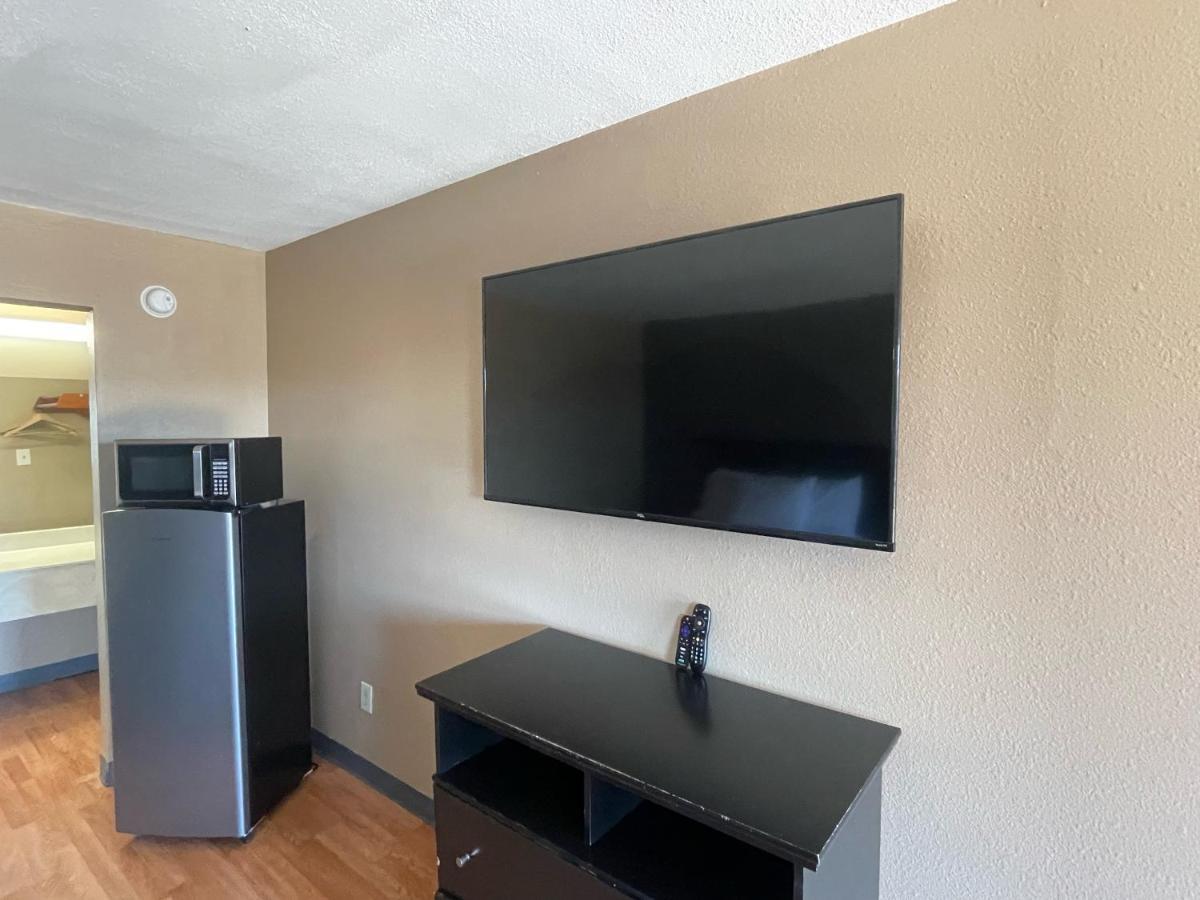 Best Budget Inn Bastrop Bagian luar foto
